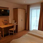 Weingast 3*