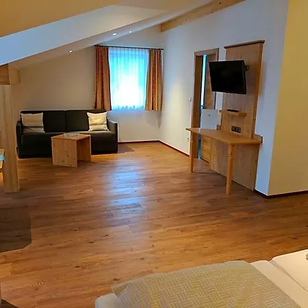 Weingast Inn